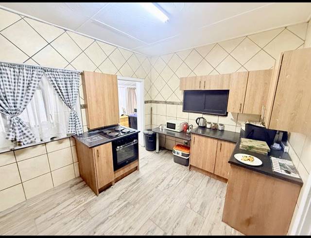 3 BEDROOM HOUSE FOR SALE IN VANDERBIJLPARK CW 2